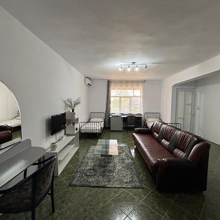 Hypnotic Villa Питешти Экстерьер фото