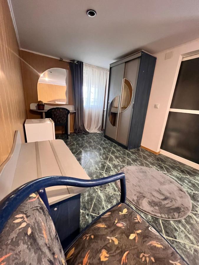 Hypnotic Villa Питешти Экстерьер фото
