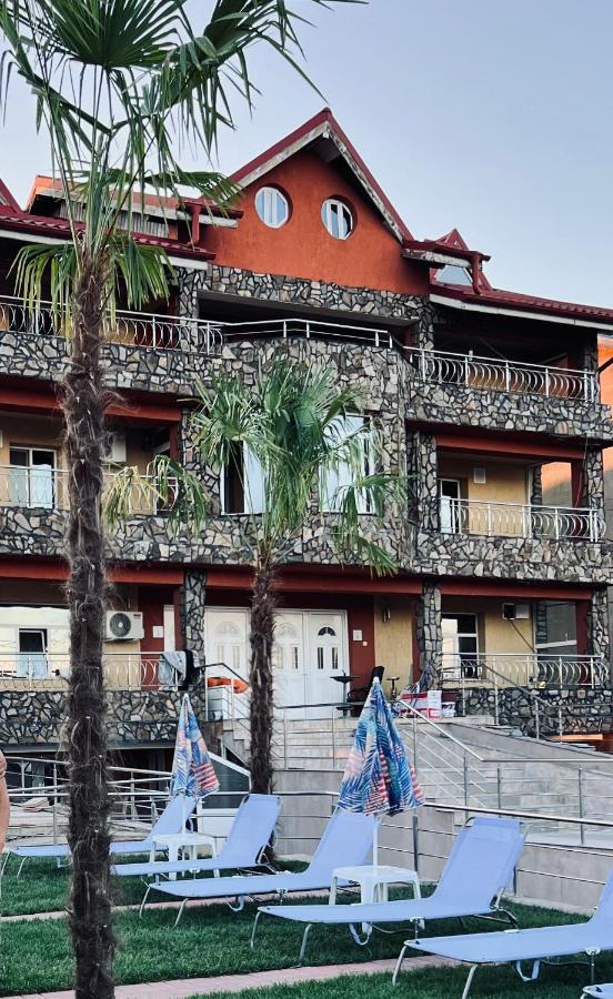 Hypnotic Villa Питешти Экстерьер фото