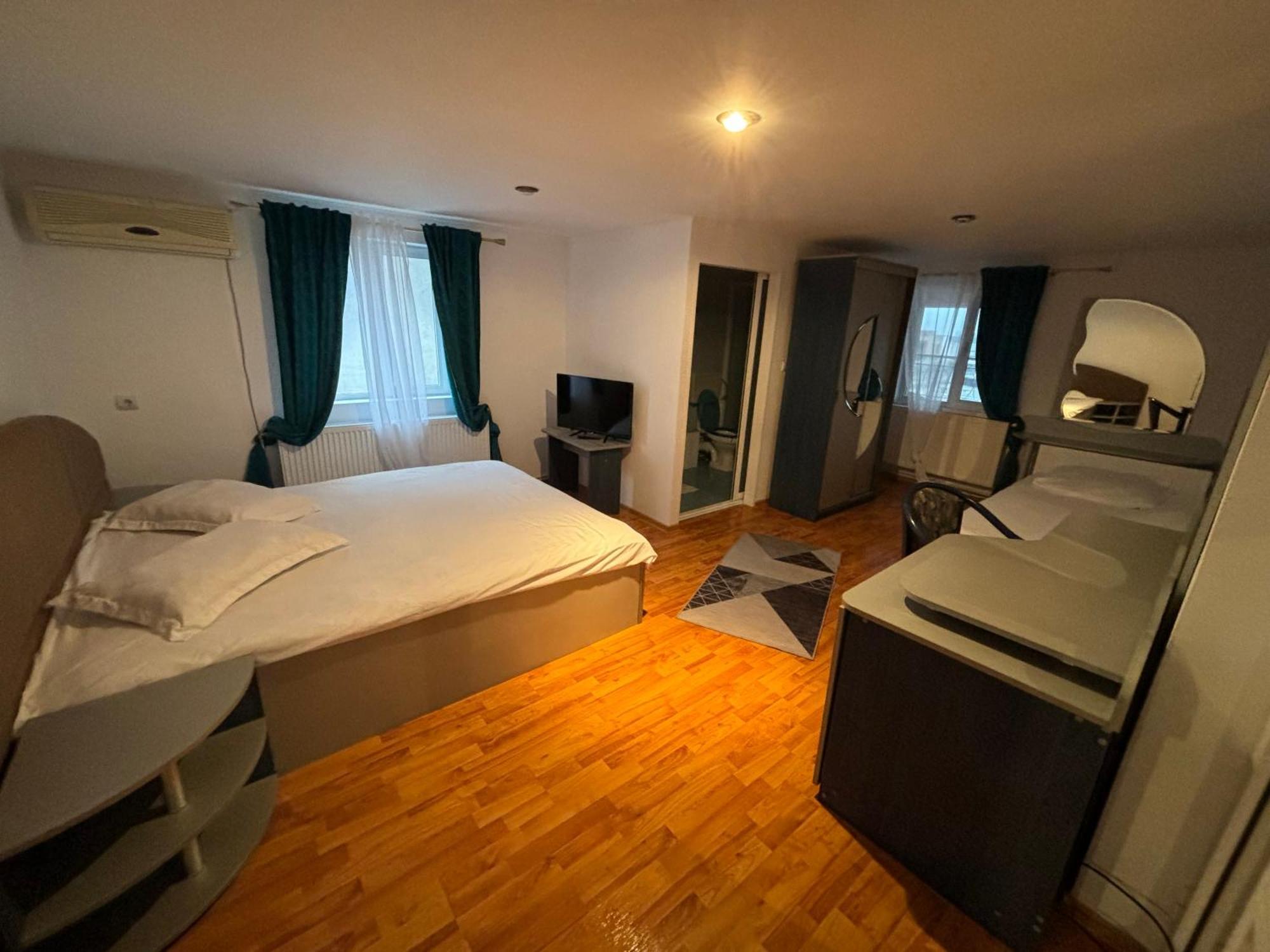 Hypnotic Villa Питешти Экстерьер фото