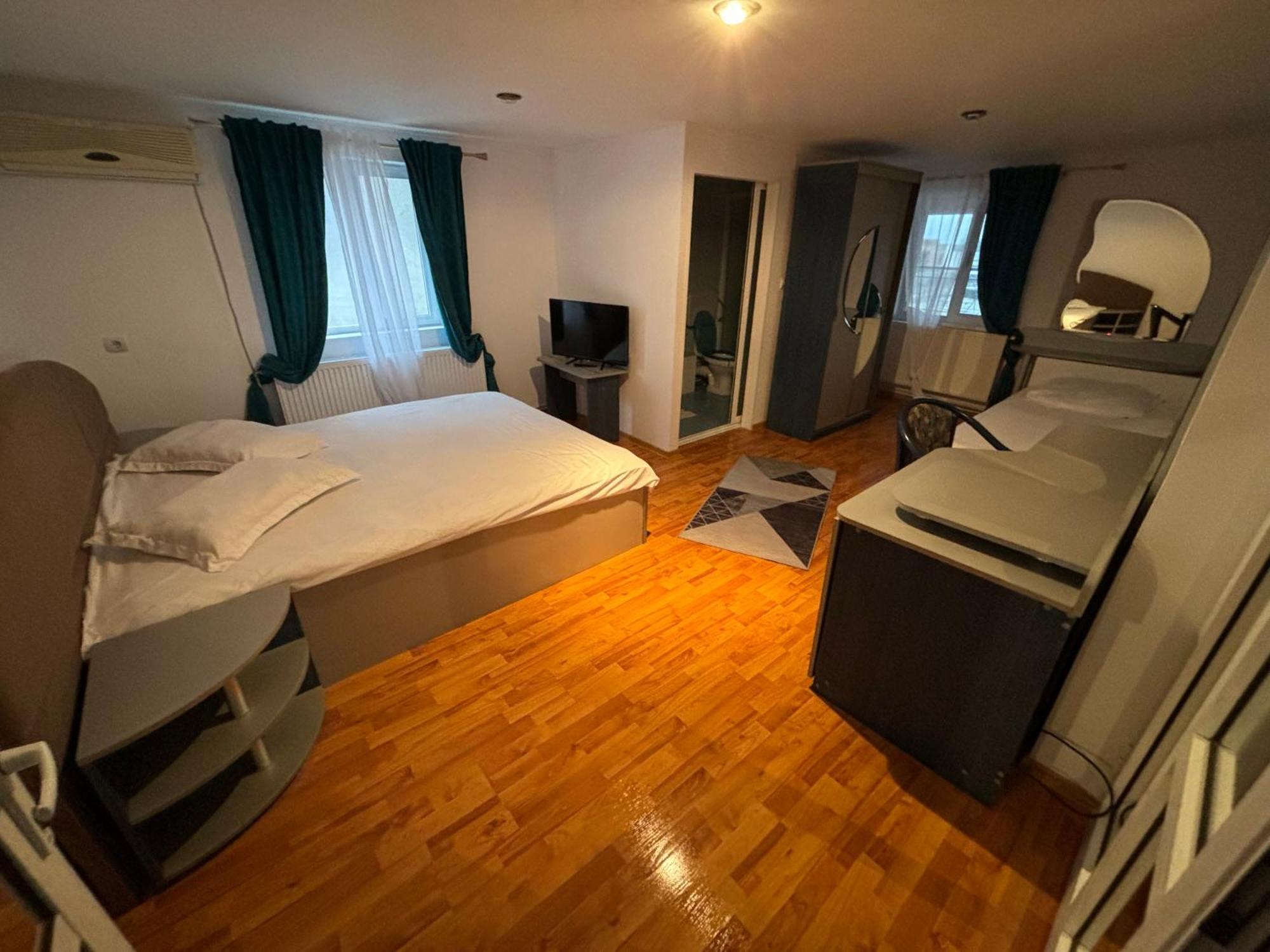 Hypnotic Villa Питешти Экстерьер фото