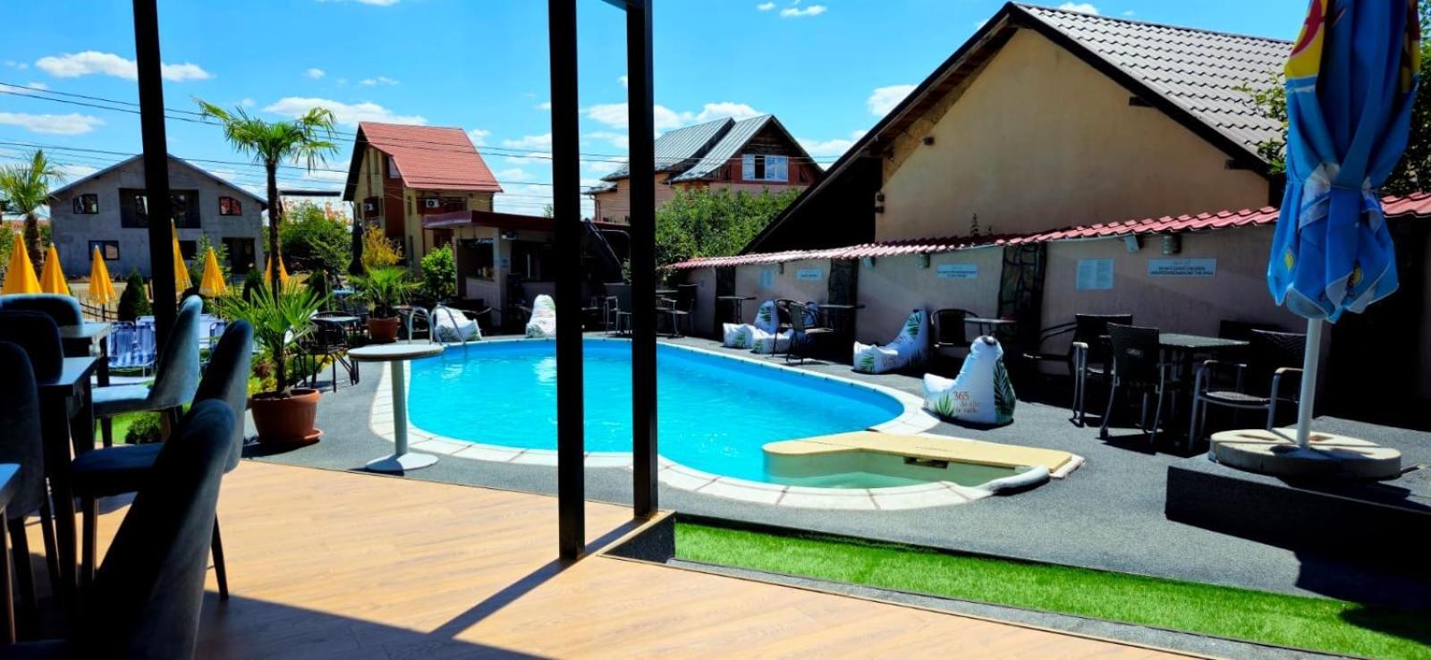 Hypnotic Villa Питешти Экстерьер фото