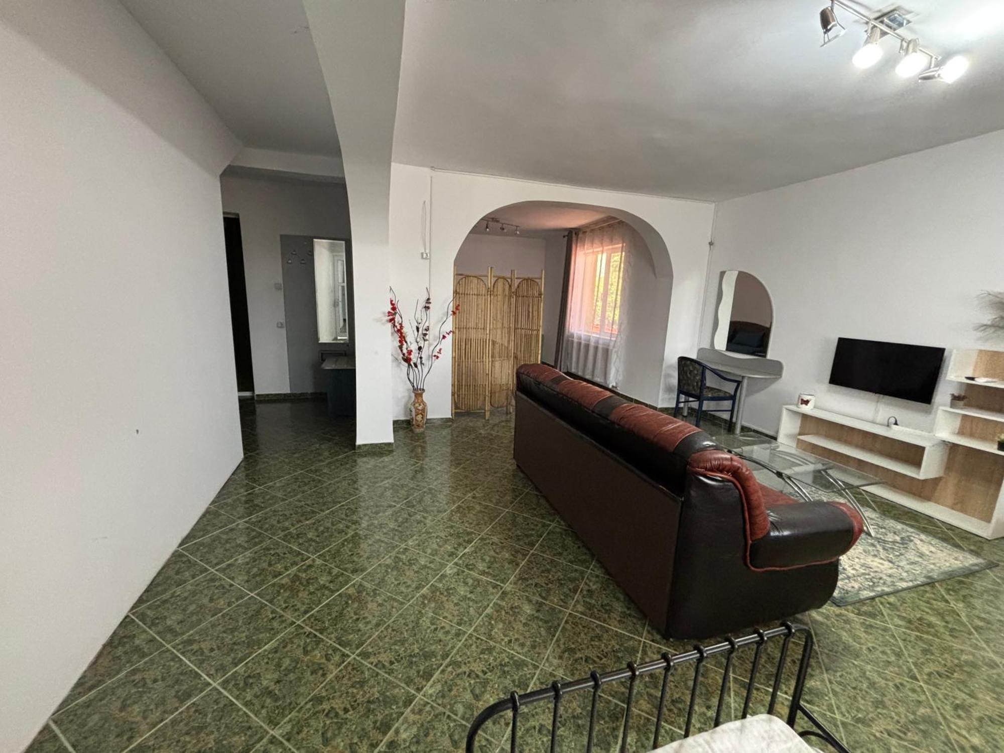 Hypnotic Villa Питешти Экстерьер фото