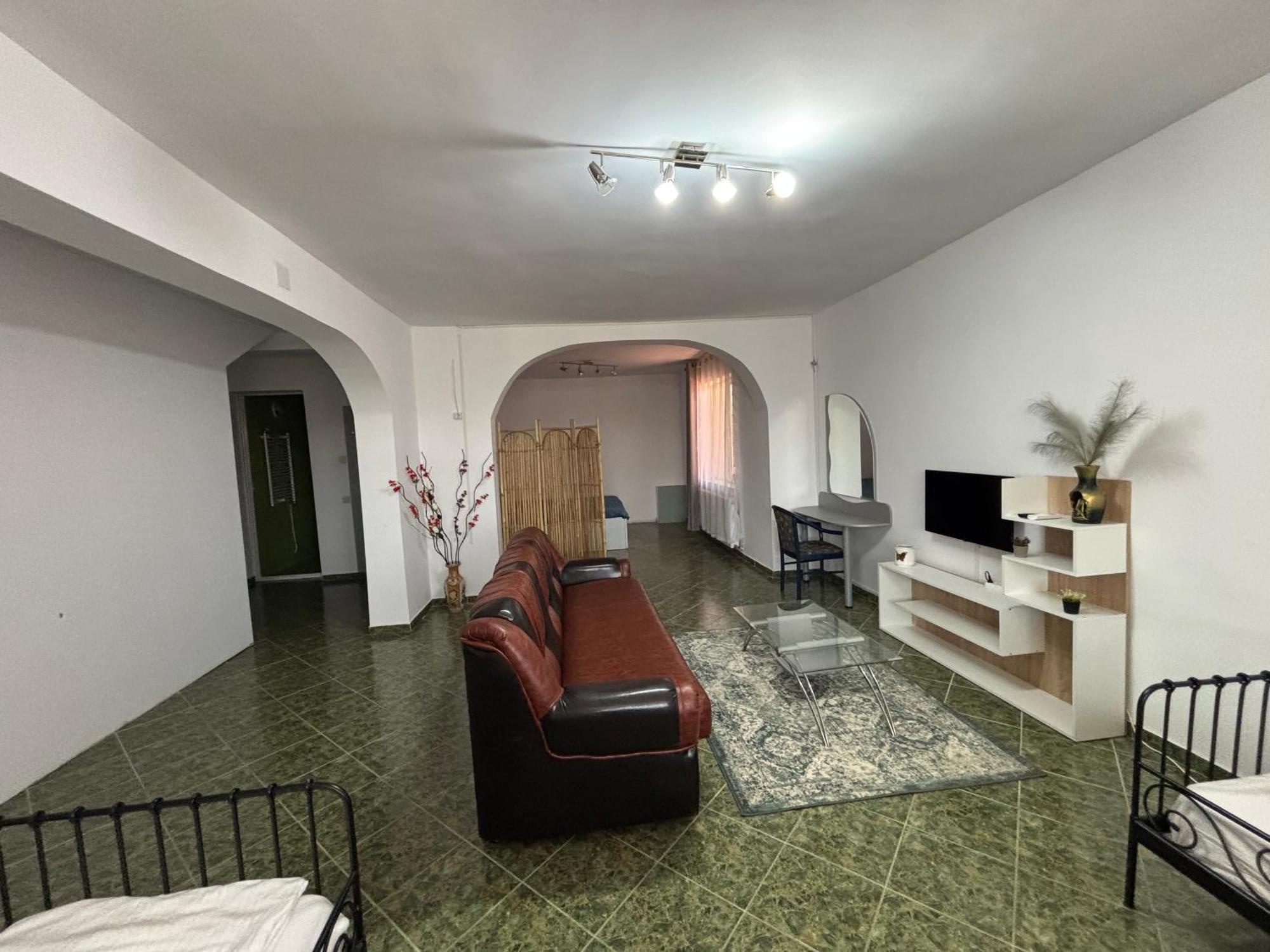 Hypnotic Villa Питешти Экстерьер фото