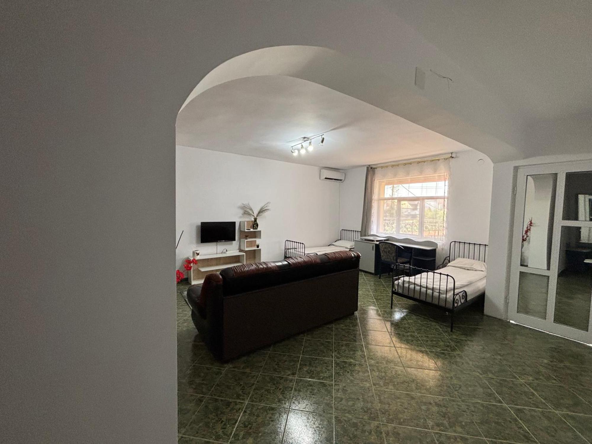 Hypnotic Villa Питешти Экстерьер фото