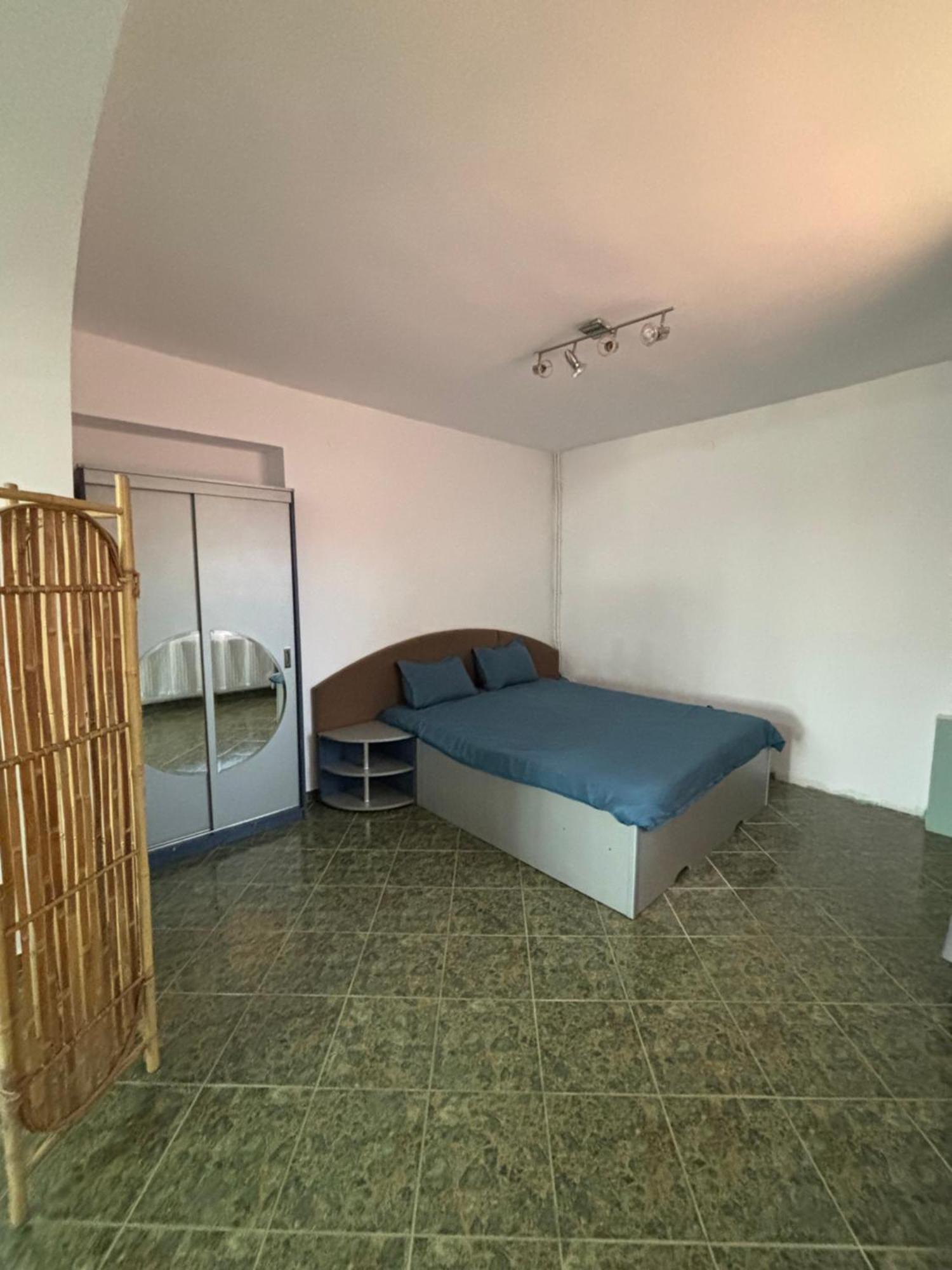 Hypnotic Villa Питешти Экстерьер фото